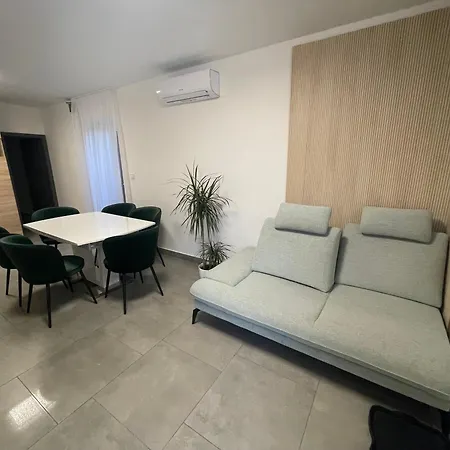 Pp Apartman Kiskunhalas Exterior photo