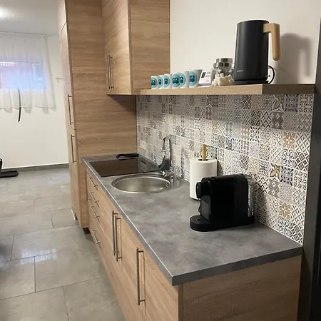 Pp Apartman Kiskunhalas Exterior photo